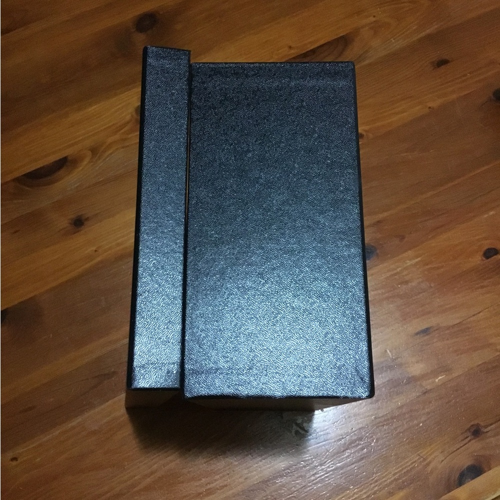 CHANEL EMPTY BOX W/2 NEW DUST BAGS SOME TISSUE BOOK-FINAL PRICE - Picture 4 of 16